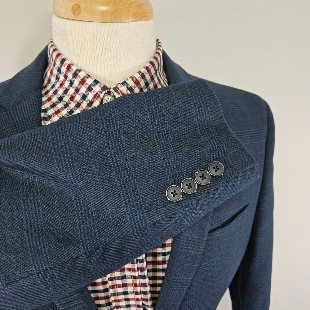 Van‎ Heusen Men's Sport Coat Blazer Two Button Navy Polyester Blend Slim 38R